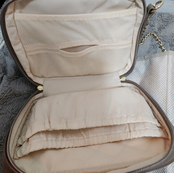 GUC ITZY RITZY crossbody diaper bag, baby bag, purse, Tan Gold ♥️ - Picture 8 of 8